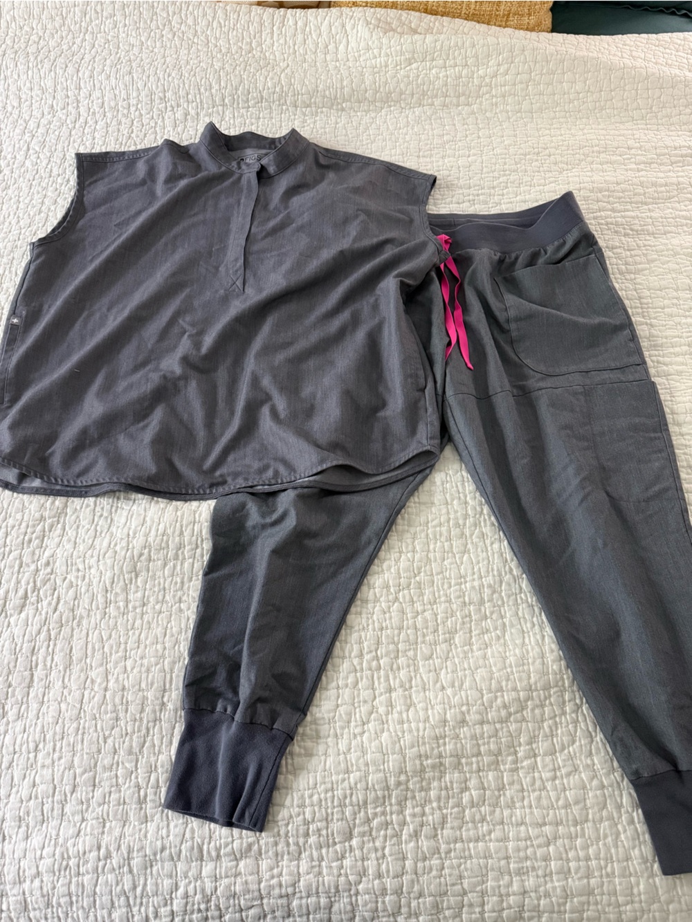 Figs Women's Gray Rafaela Scrub Top & Jogger Set with Pink Drawstring